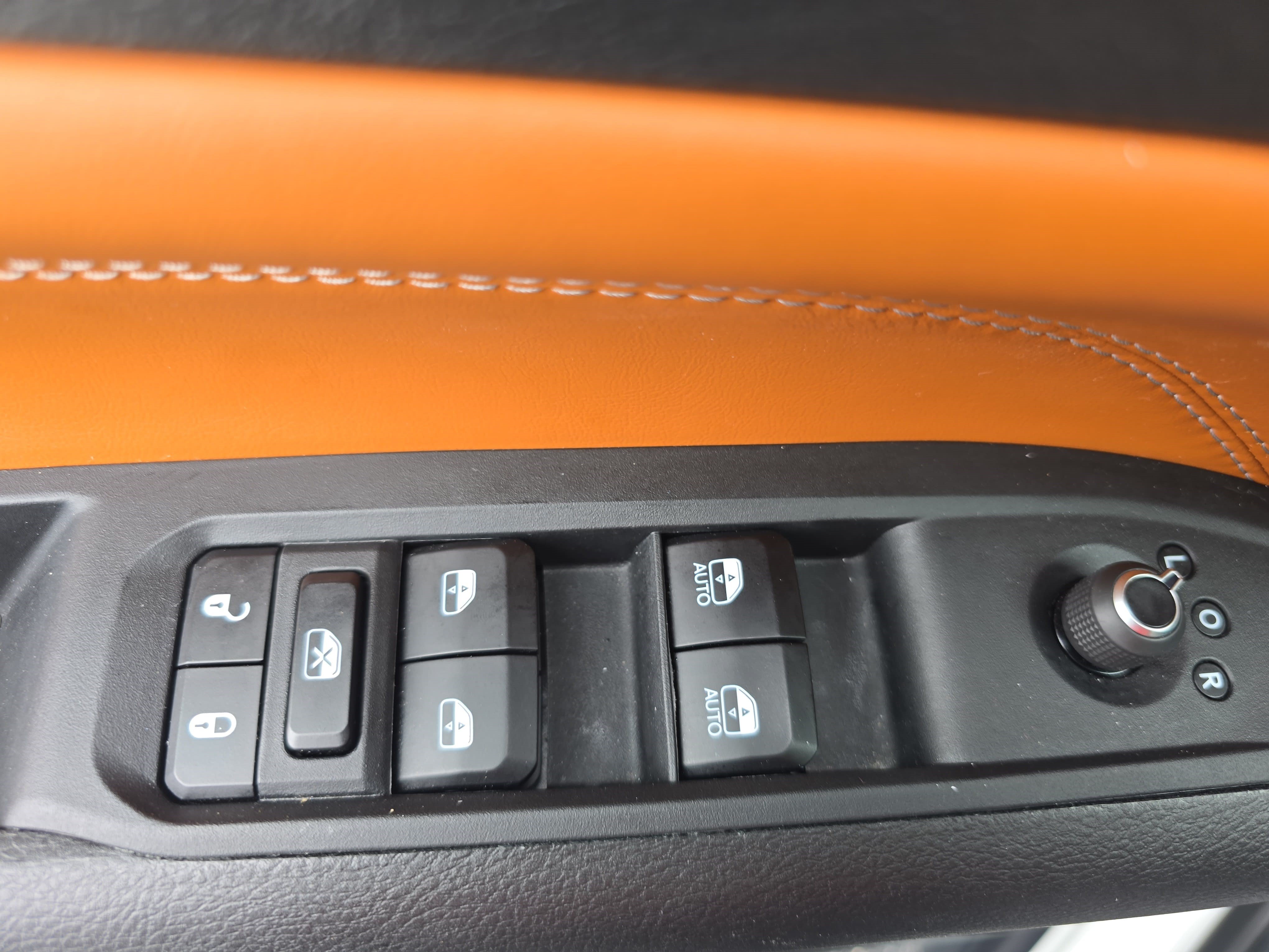 Used 2025 Jeep Compass Limited w/ Sun & Sound Group AWD/4WD image 27