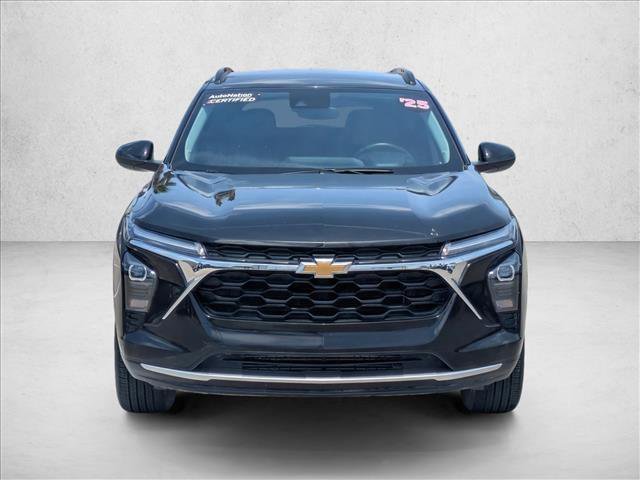 Used 2025 Chevrolet Trax LT w/ LT Convenience Package FWD image 2