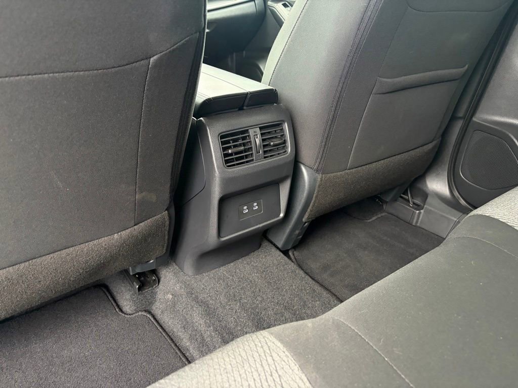 Used 2025 Nissan Rogue SV FWD image 25