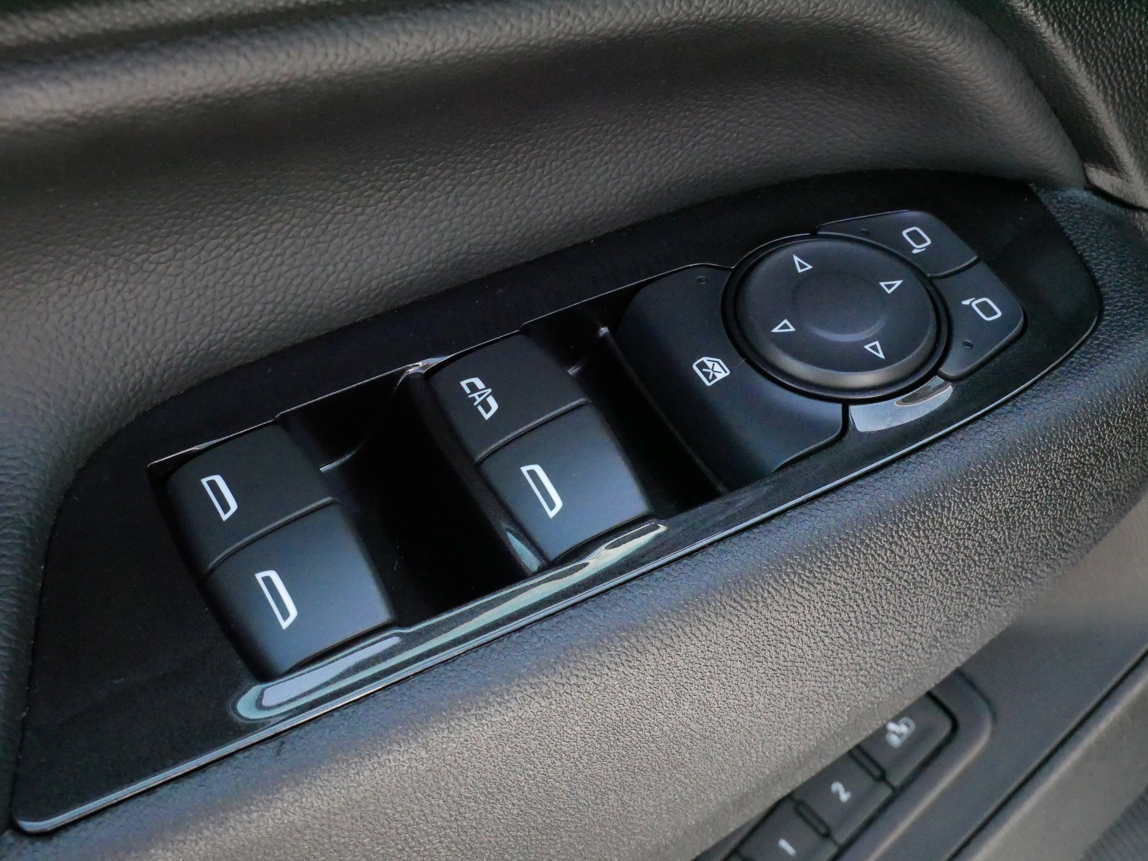Used 2022 Chevrolet Equinox Premier AWD/4WD image 19