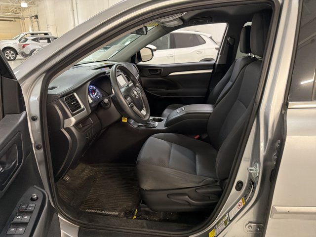 Used 2016 Toyota Highlander LE w/ Protection Package #3 AWD/4WD image 6