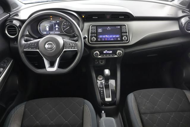 Used 2019 Nissan Kicks SV FWD image 2