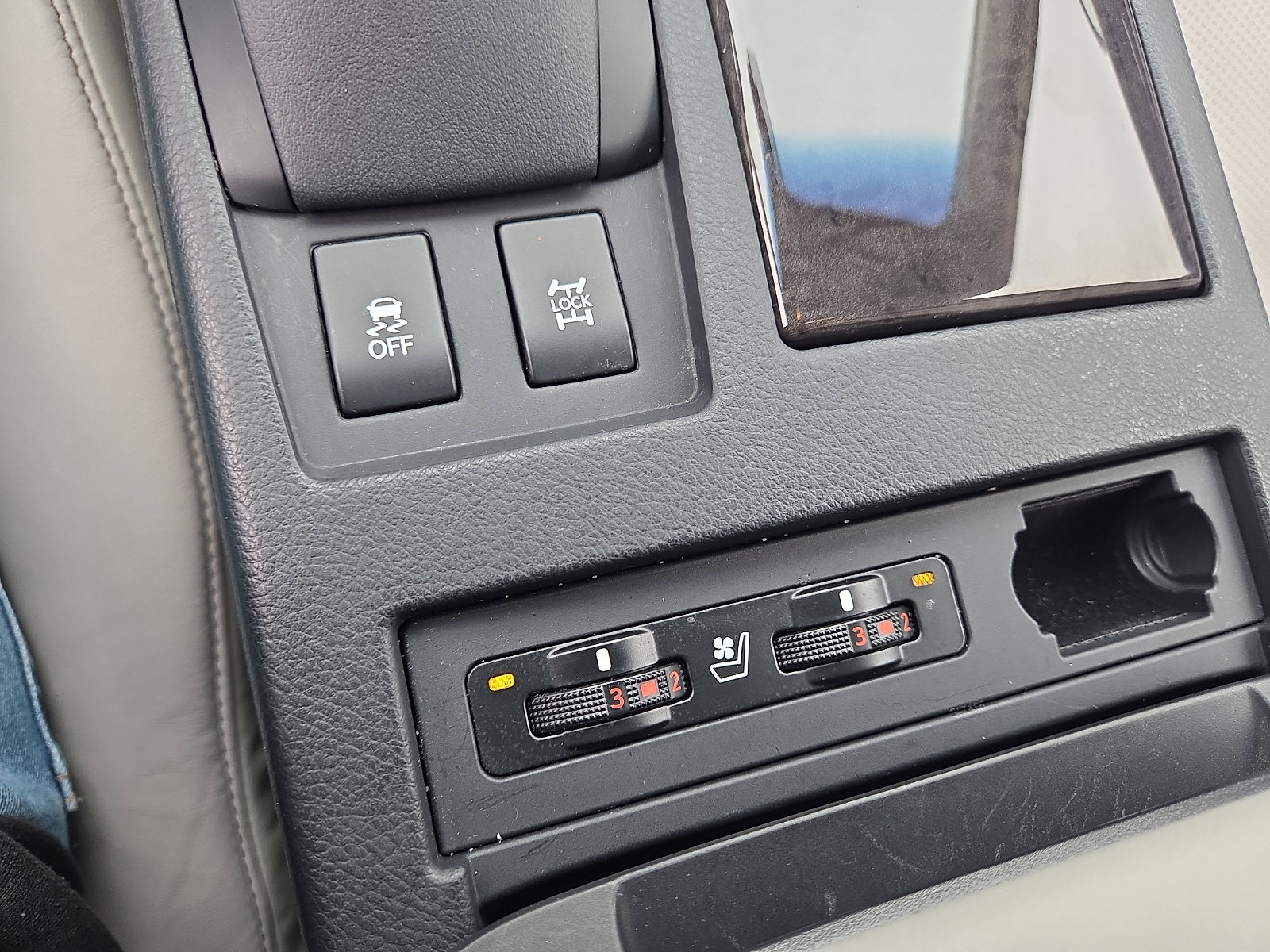 Used 2014 Lexus RX 350 AWD w/ Navigation Package image 25