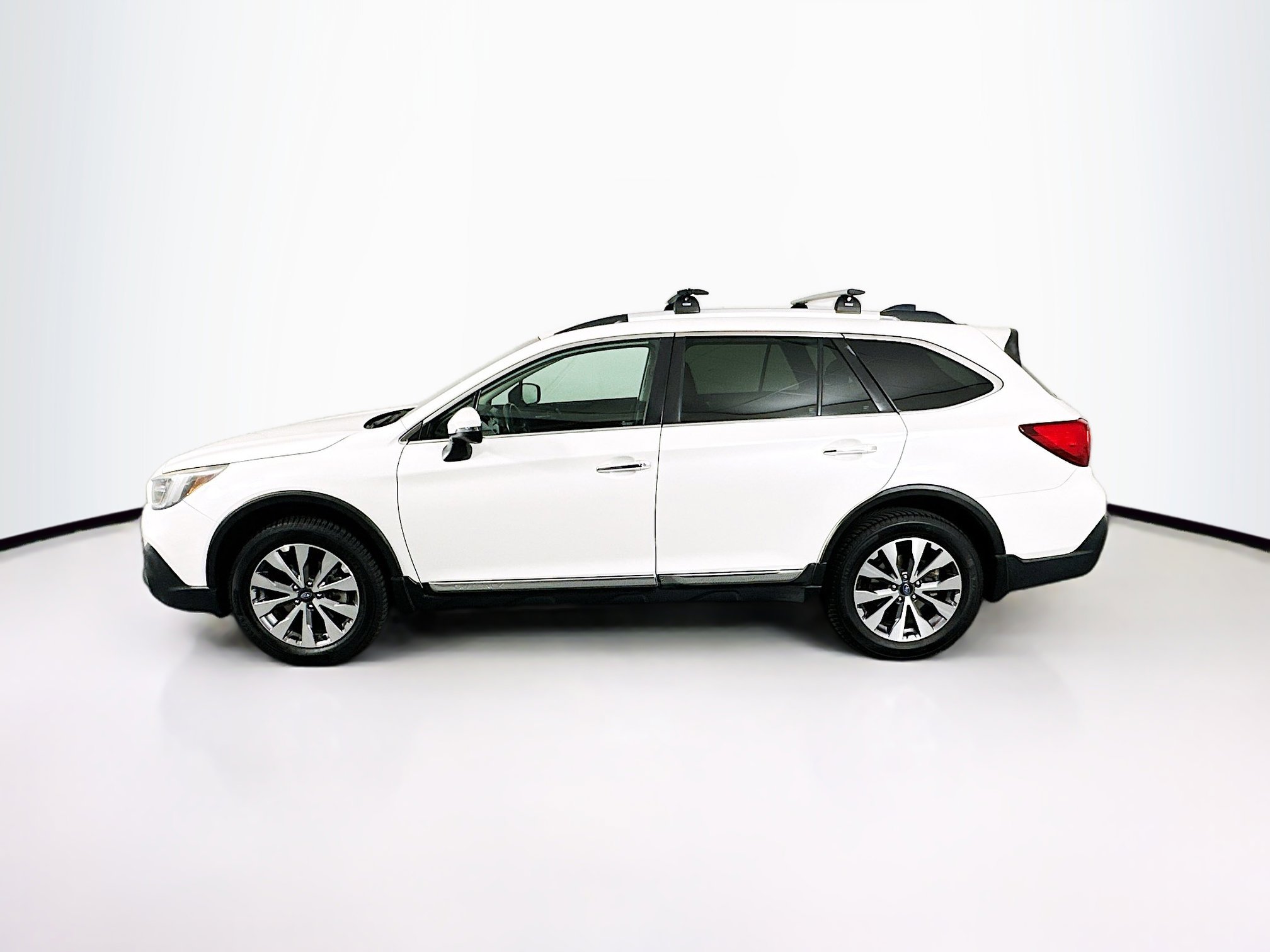 Used 2018 Subaru Outback 3.6R Touring w/ Popular Package #3 image 4