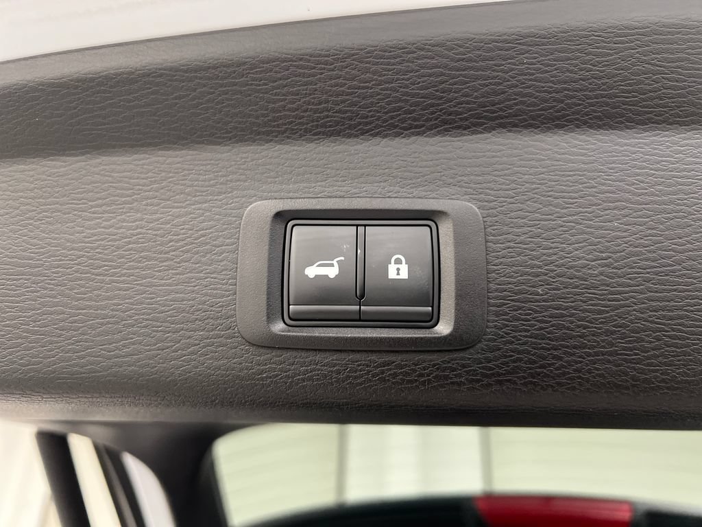 Used 2025 Mitsubishi Outlander SE AWD/4WD image 46