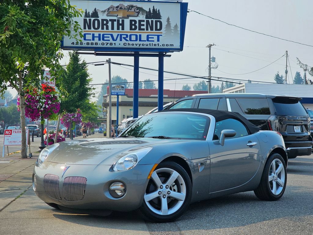 Used 2006 Pontiac Solstice Convertible w/ Power Package RWD image 1