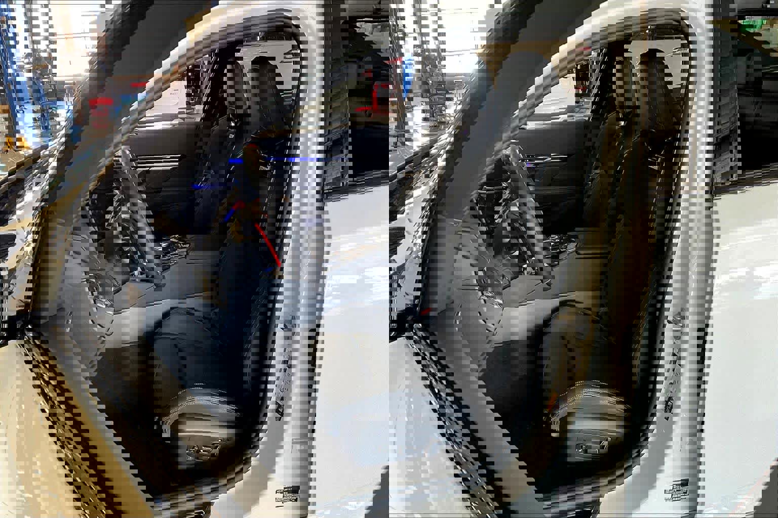 New 2026 BMW M5 w/ Carbon Package image 9