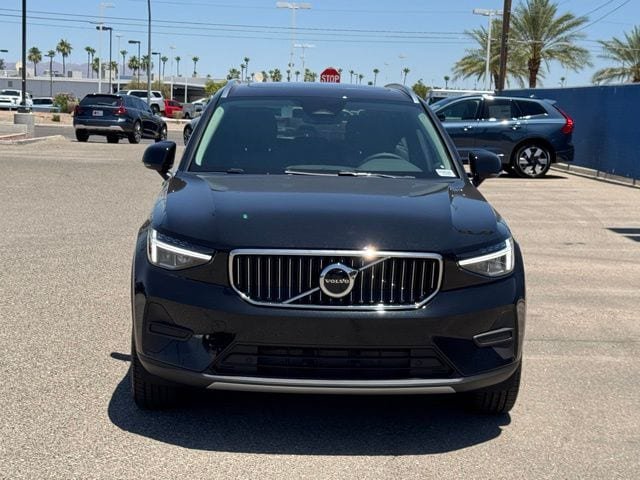 Certified 2025 Volvo XC40 B5 Core w/ Climate Package AWD/4WD image 2