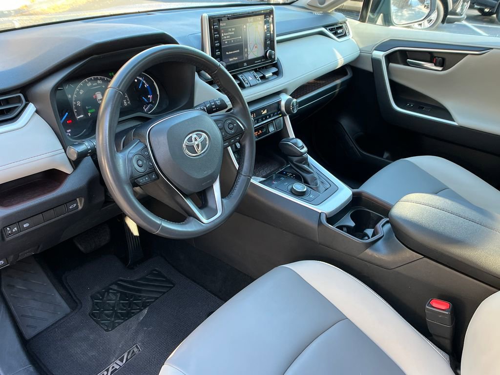 Used 2021 Toyota RAV4 Limited image 10