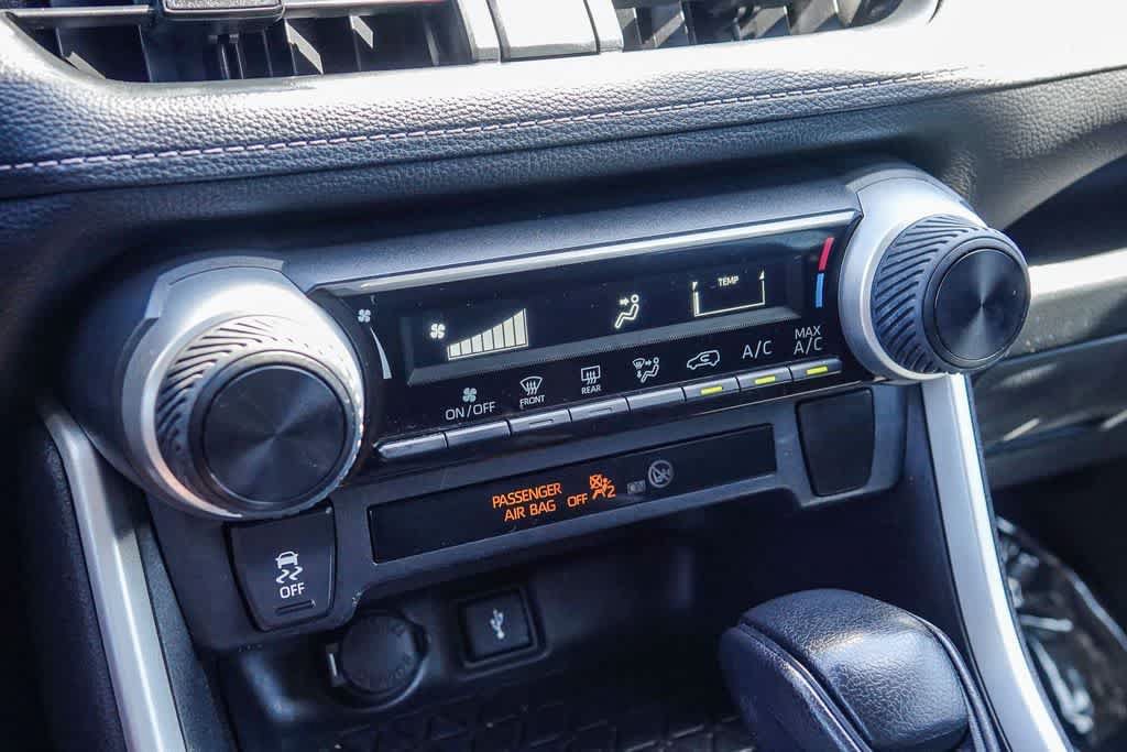 Used 2020 Toyota RAV4 LE w/ Carpet Mat Package FWD image 21