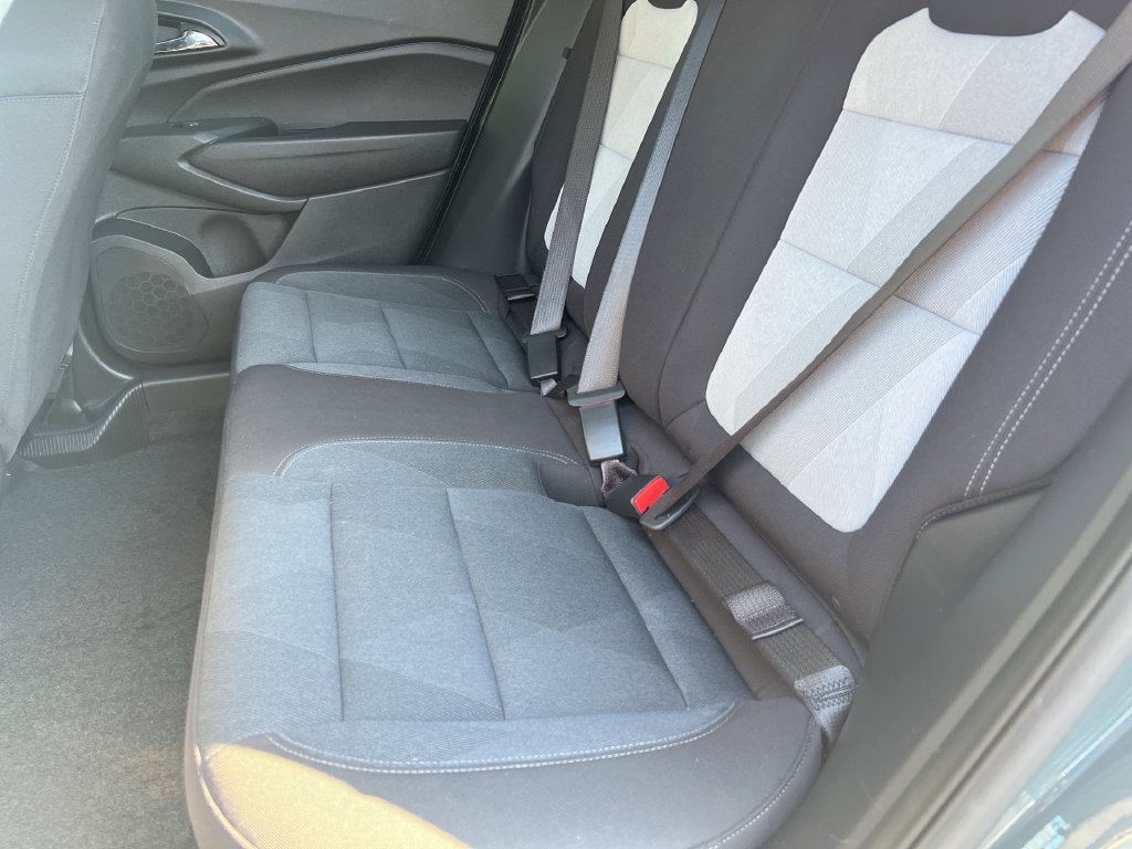 Used 2025 Chevrolet Trax LS w/ LS Convenience Package FWD image 28