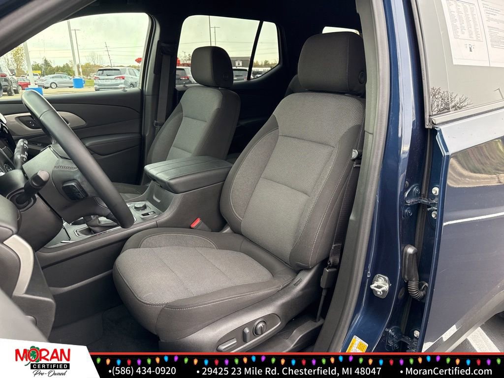 Used 2023 Chevrolet Traverse LT w/ Midnight/Sport Edition image 12
