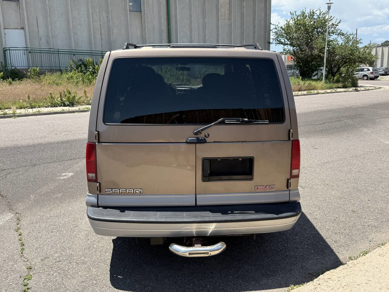 Used 2000 GMC Safari AWD w/ SLT Marketing Option Pkg 3 image 5