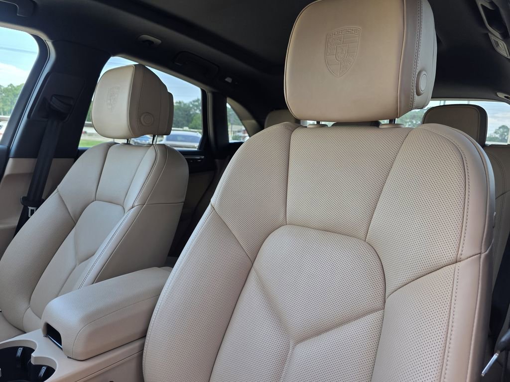 New 2025 Porsche Macan image 5