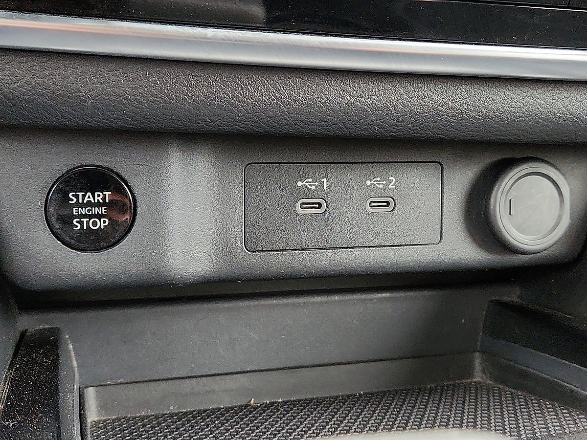 Used 2024 Nissan Rogue S FWD image 9