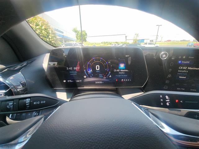 Used 2025 Chevrolet Equinox LT AWD/4WD image 19