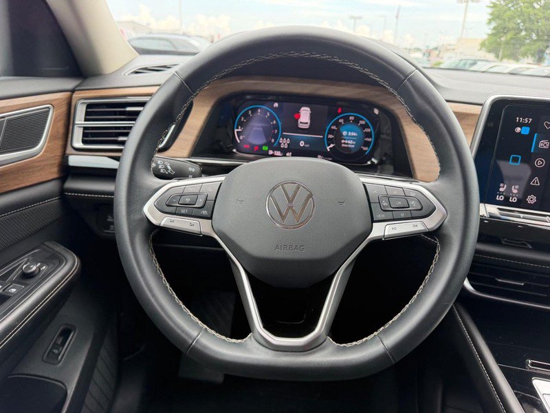 Used 2025 Volkswagen Atlas SE AWD/4WD image 13
