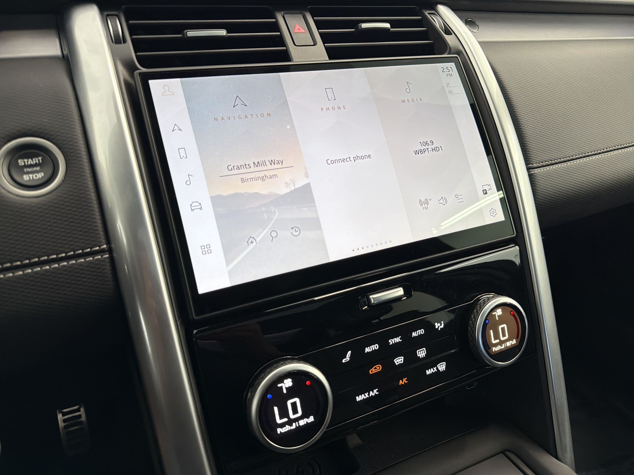 Certified 2025 Land Rover Discovery Dynamic SE AWD/4WD image 19