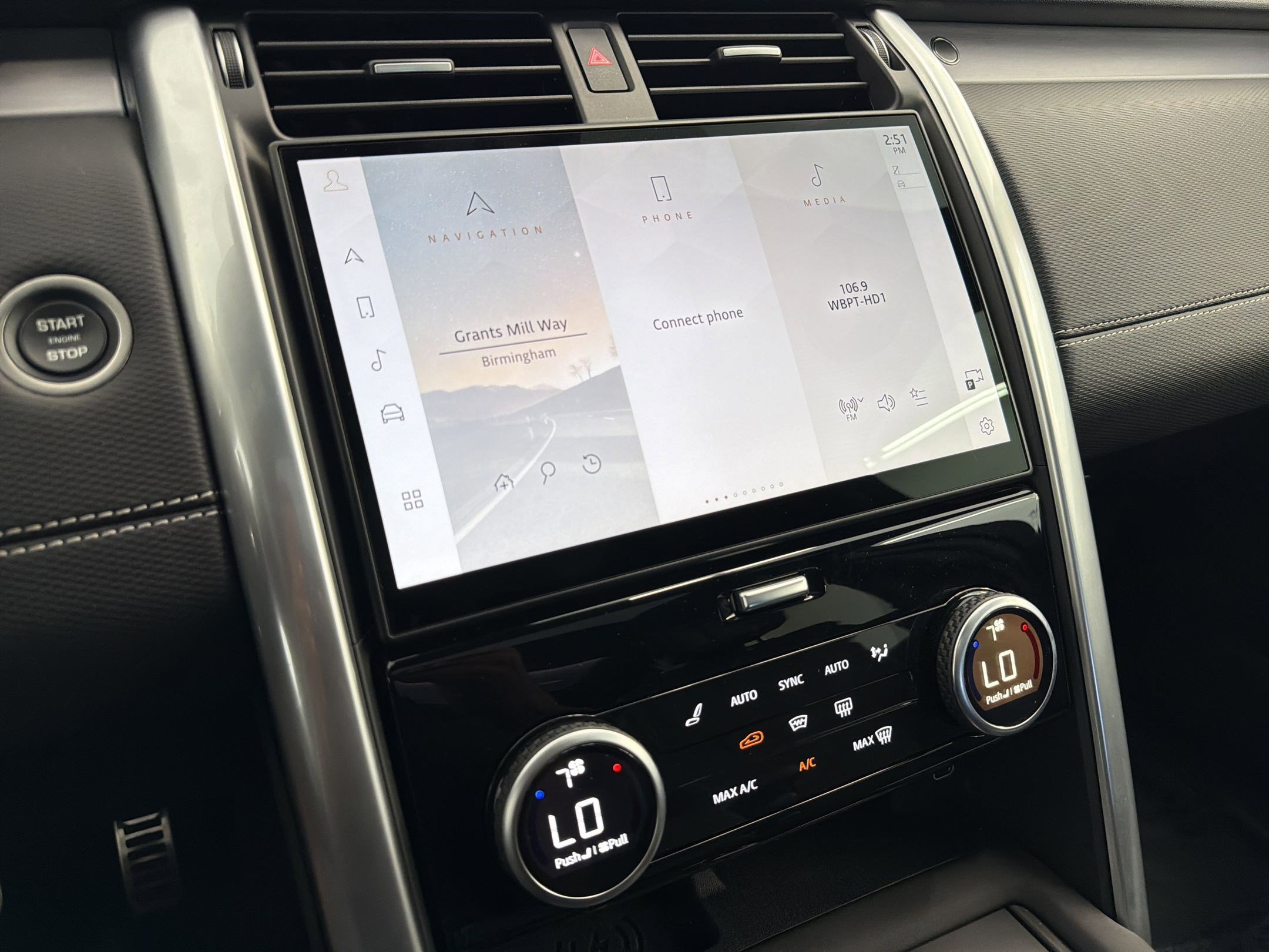 Certified 2025 Land Rover Discovery Dynamic SE AWD/4WD image 19