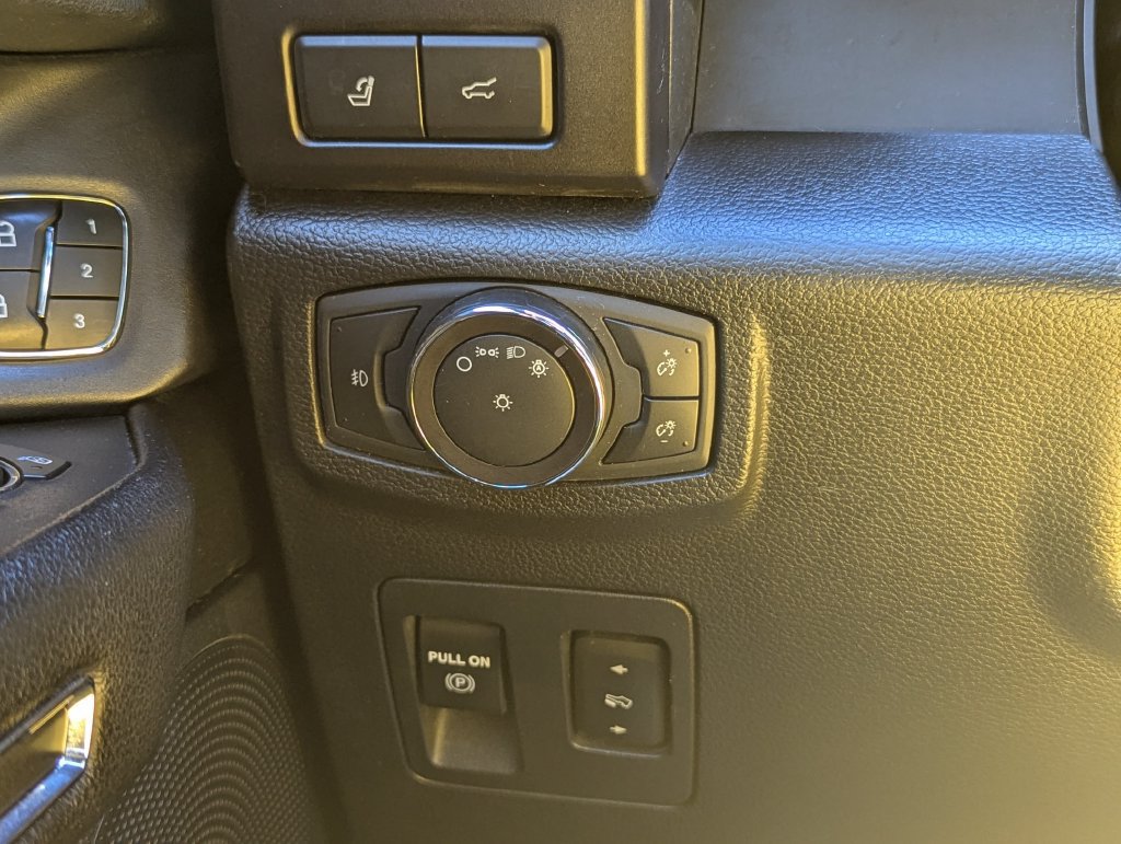 Used 2019 Ford Expedition Limited w/ Equipment Group 301A AWD/4WD image 13