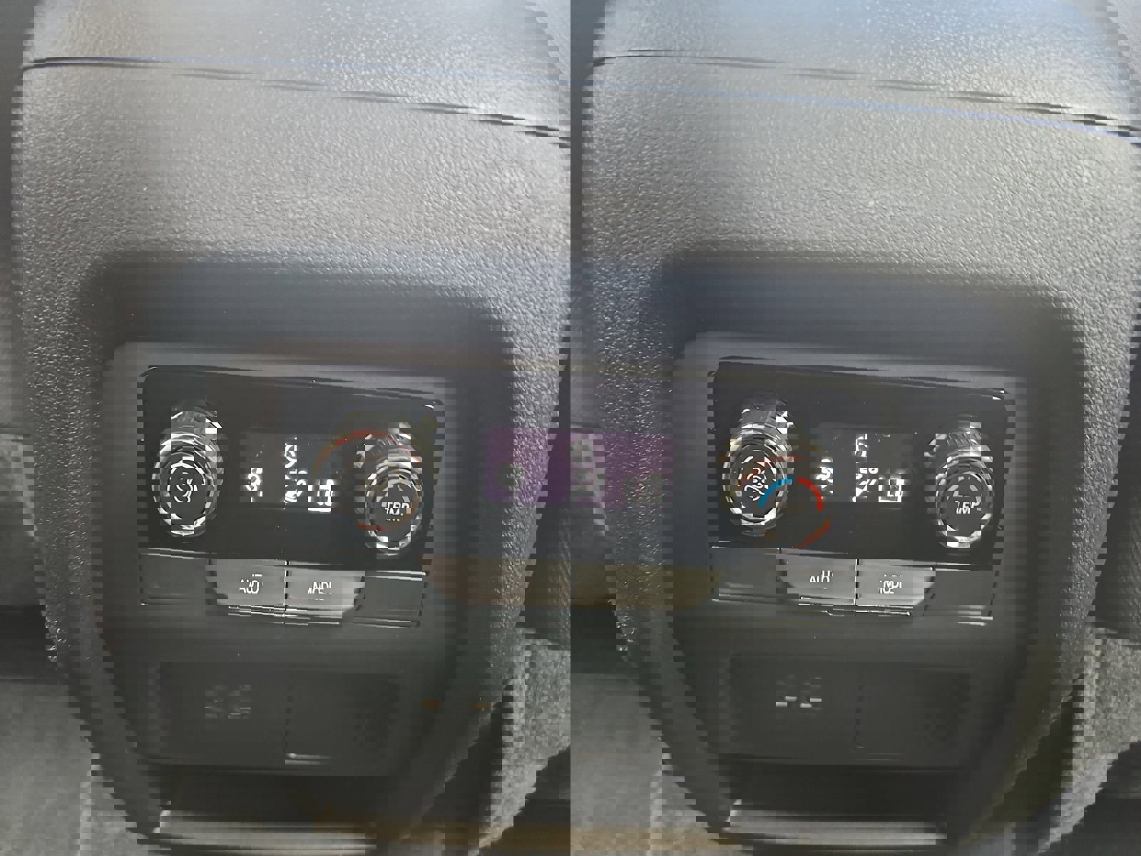 Used 2025 Chevrolet Traverse LT image 20