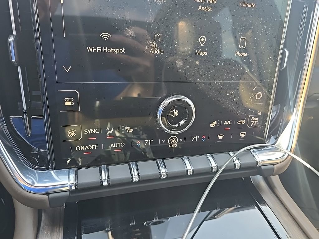 Used 2025 GMC Yukon XL Denali Ultimate AWD/4WD image 31