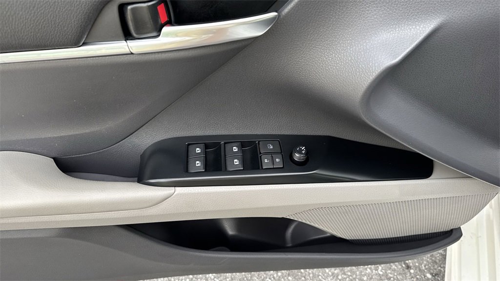 Used 2020 Toyota Camry SE image 41