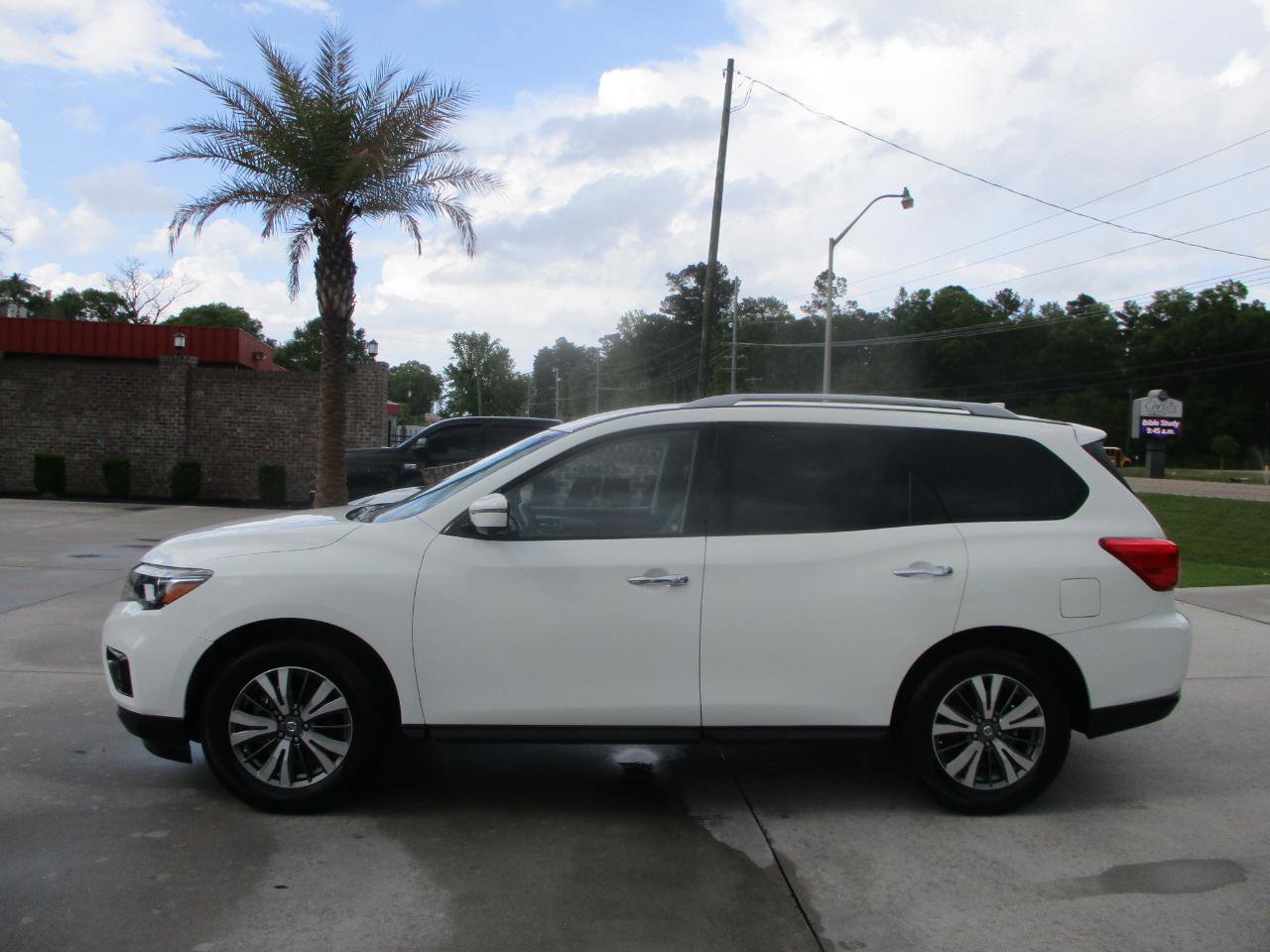 Used 2019 Nissan Pathfinder SL image 11