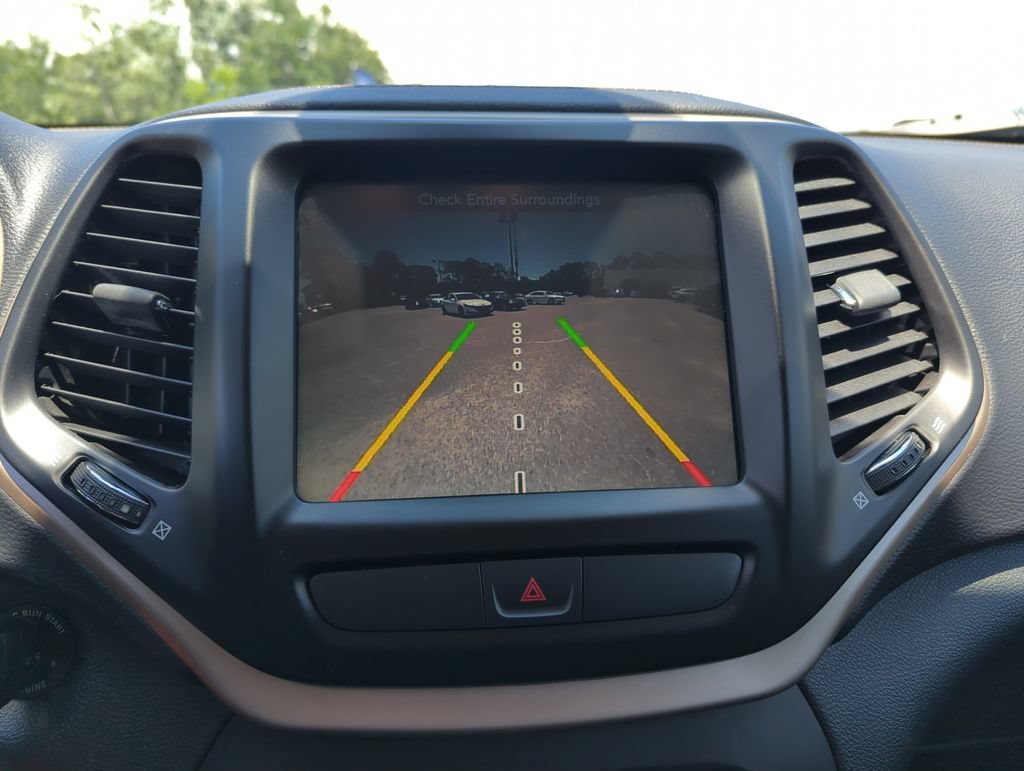 Used 2017 Jeep Cherokee Latitude FWD image 26