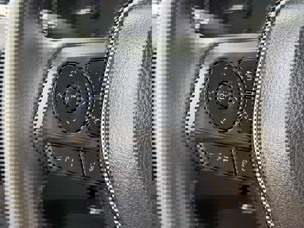 Used 2025 Toyota Corolla Cross LE FWD image 24