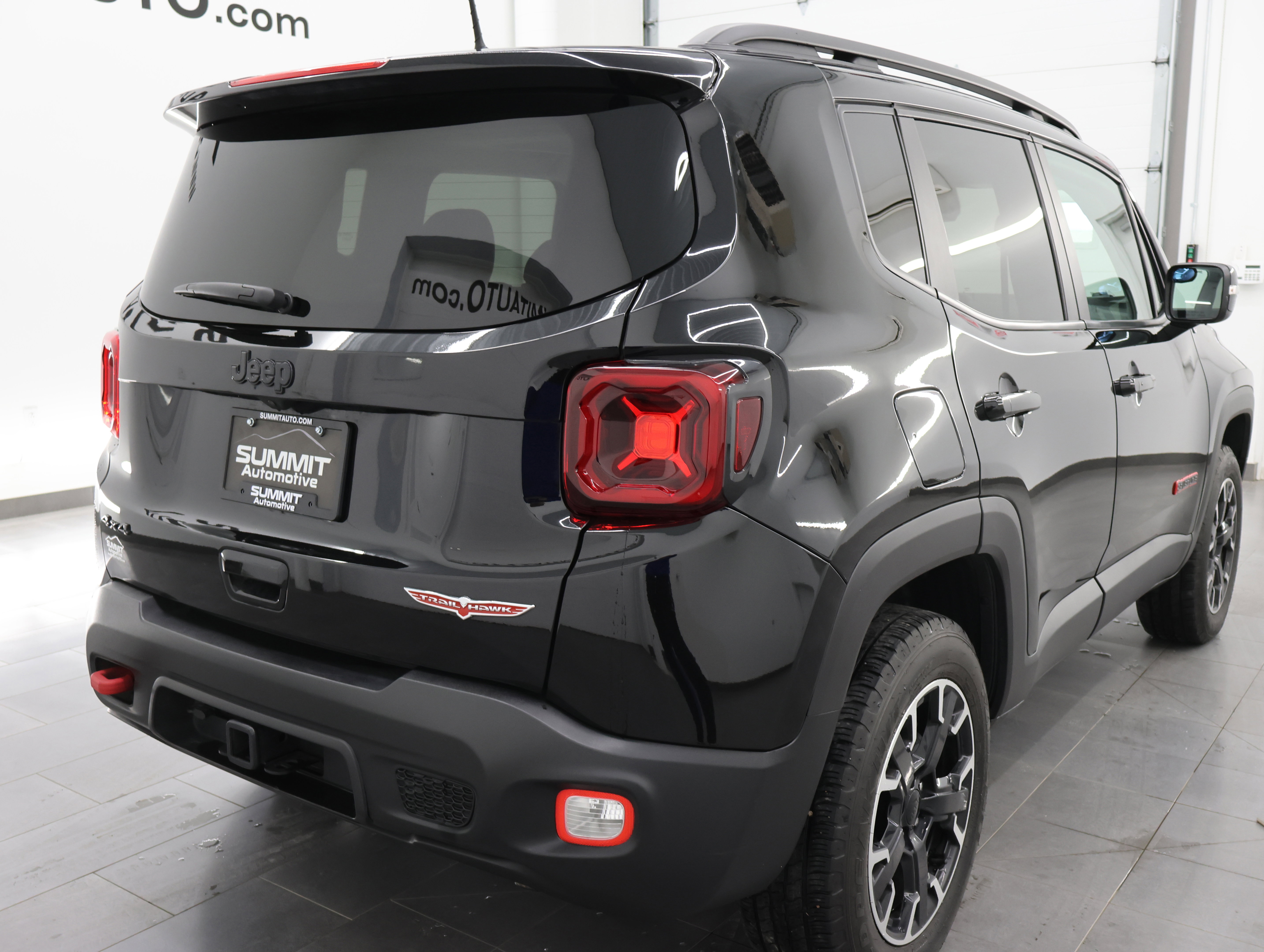 Used 2023 Jeep Renegade Trailhawk w/ Sun/Sound Group AWD/4WD image 5
