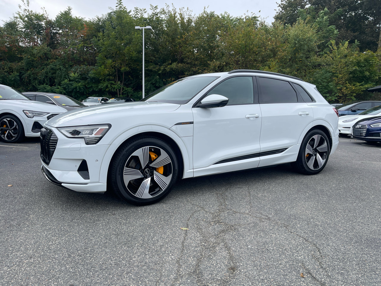 Used 2023 Audi e-tron Premium Plus w/ Premium Plus Package image 5