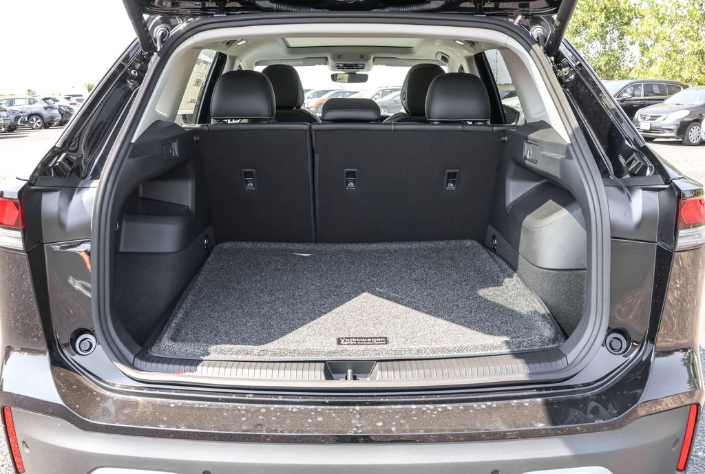 Used 2025 Volkswagen Tiguan SE image 29