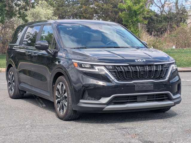 Used 2024 Kia Carnival EX video 3
