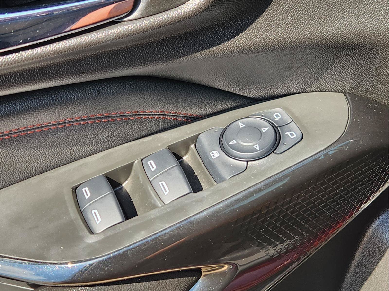 Used 2025 Chevrolet Trax RS w/ Sunroof Package FWD image 22