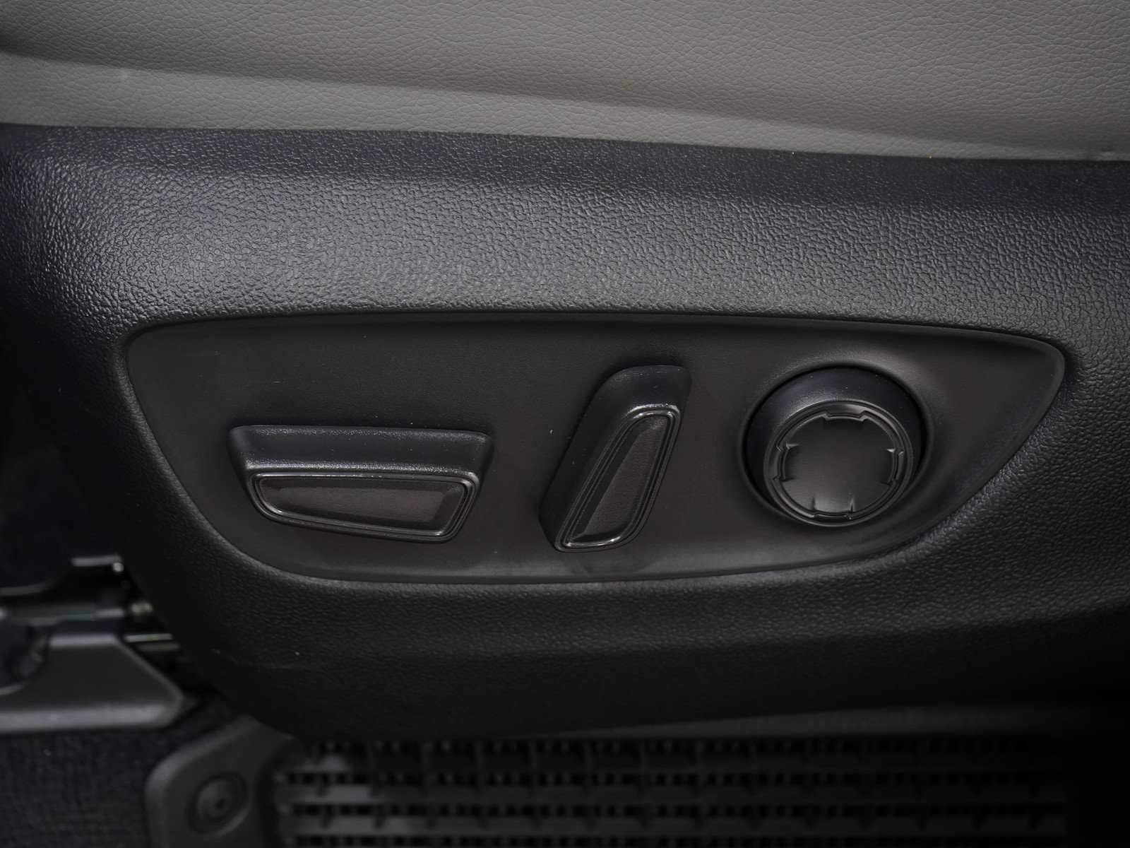 Used 2025 Toyota Sienna XLE w/ XLE Plus Package AWD/4WD image 24