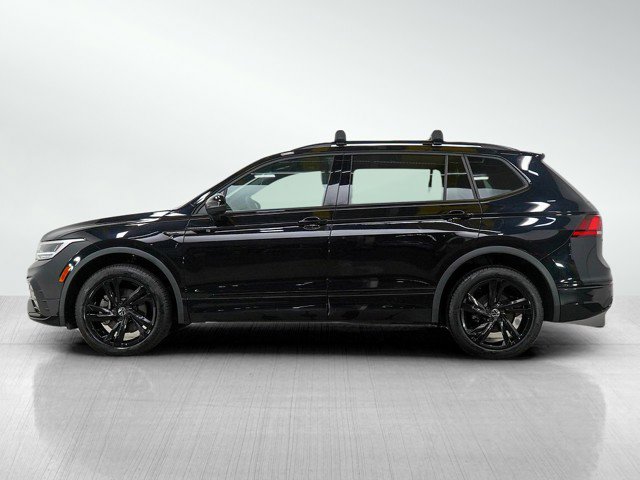 Used 2023 Volkswagen Tiguan SE R-Line image 2