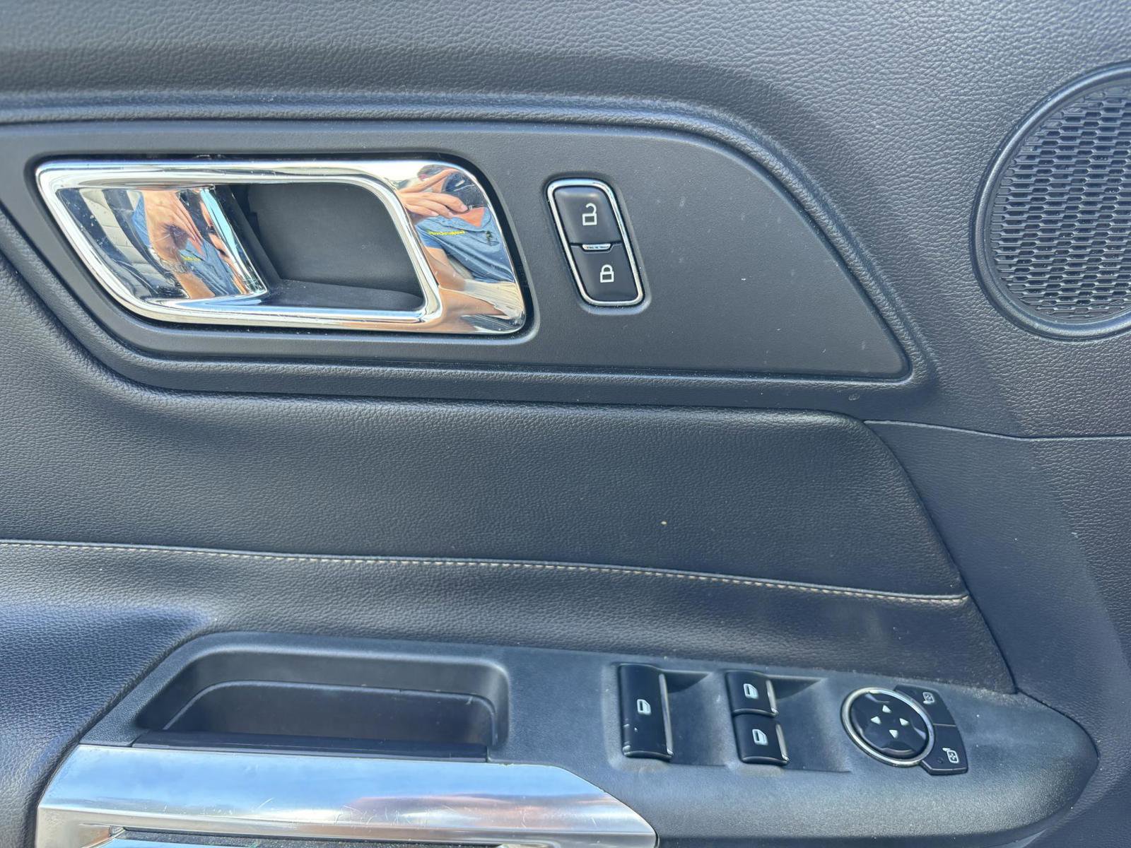 Used 2016 Ford Mustang Premium image 33