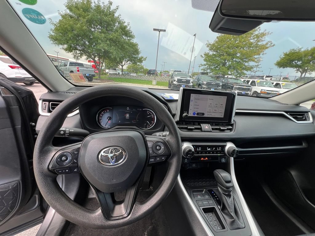 Used 2025 Toyota RAV4 XLE FWD image 37