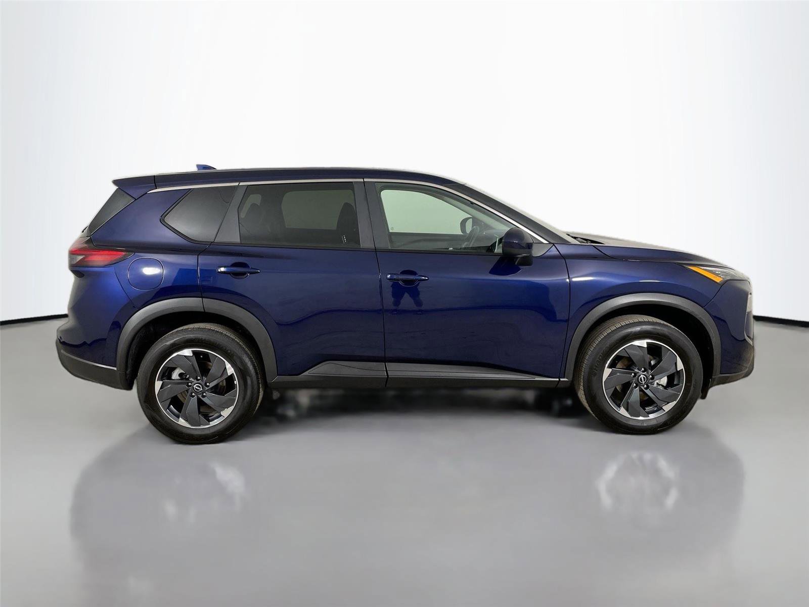 Used 2025 Nissan Rogue SV AWD/4WD image 16