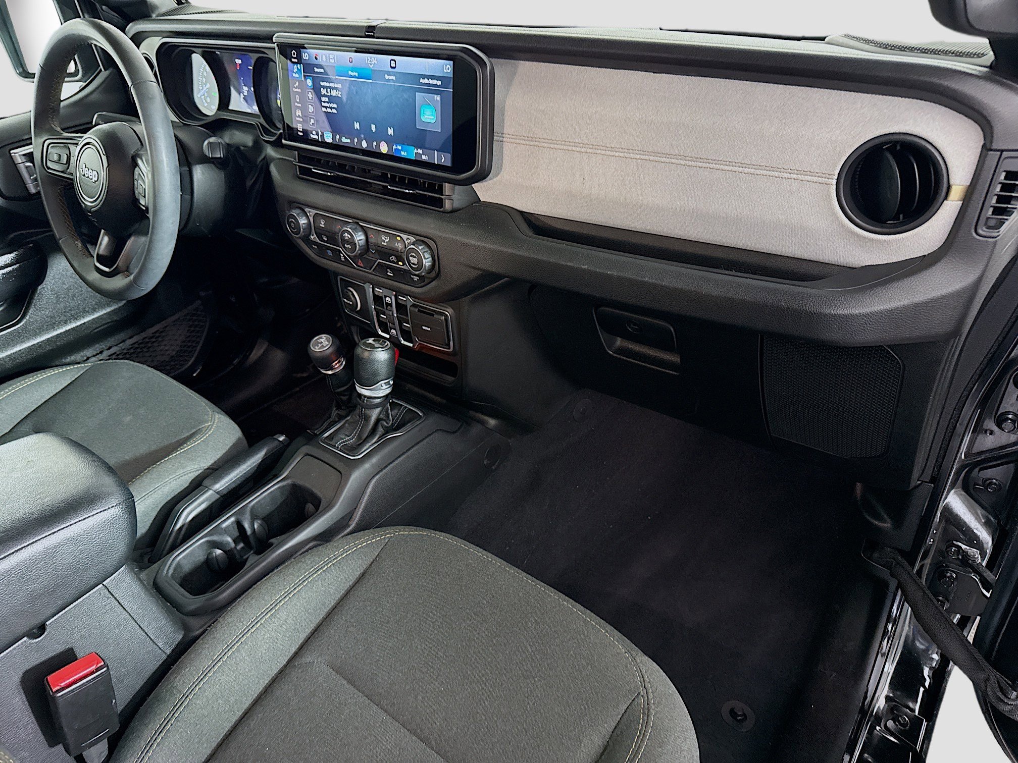 Used 2024 Jeep Wrangler Unlimited AWD/4WD image 30