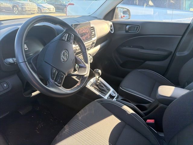 Used 2024 Hyundai Venue Limited image 14