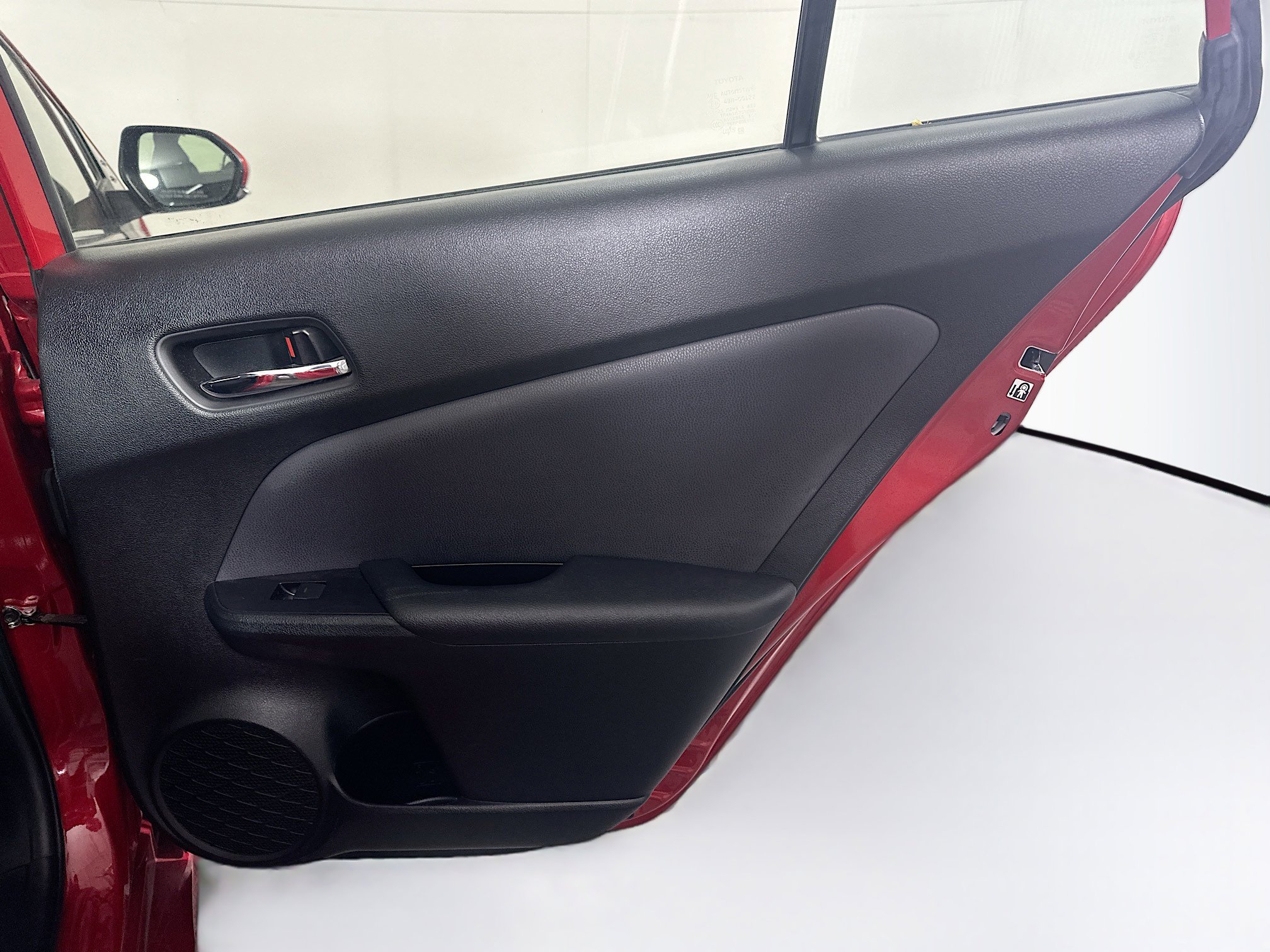 Used 2021 Toyota Prius LE FWD image 29