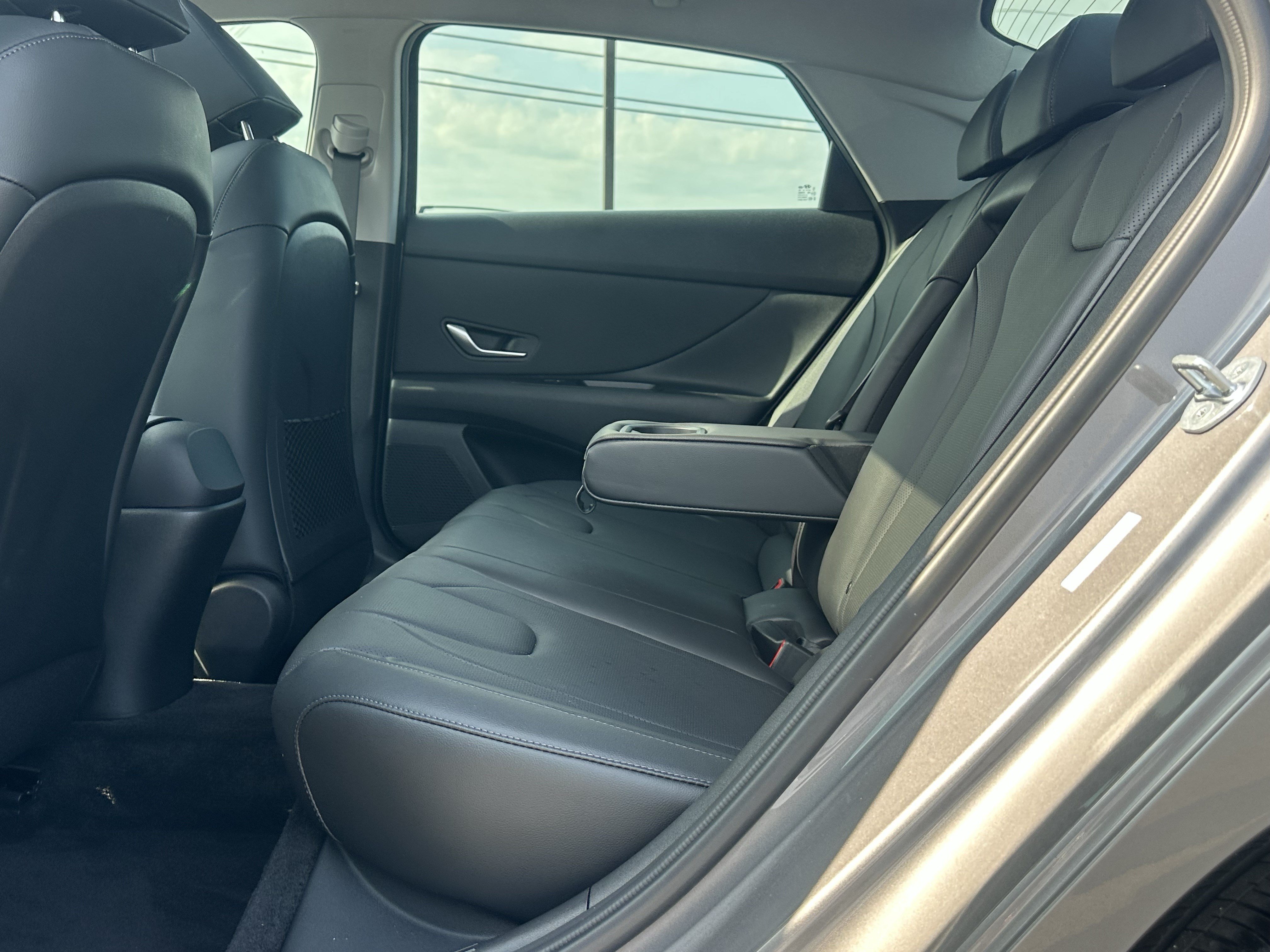 Used 2023 Hyundai Elantra Limited FWD image 20