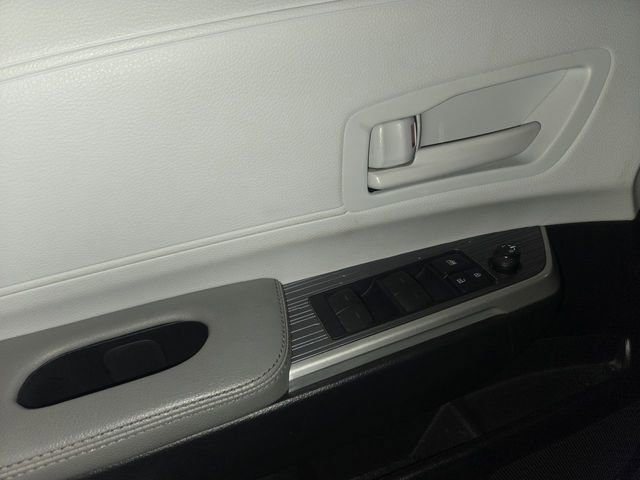 Used 2025 Toyota Sienna LE image 13