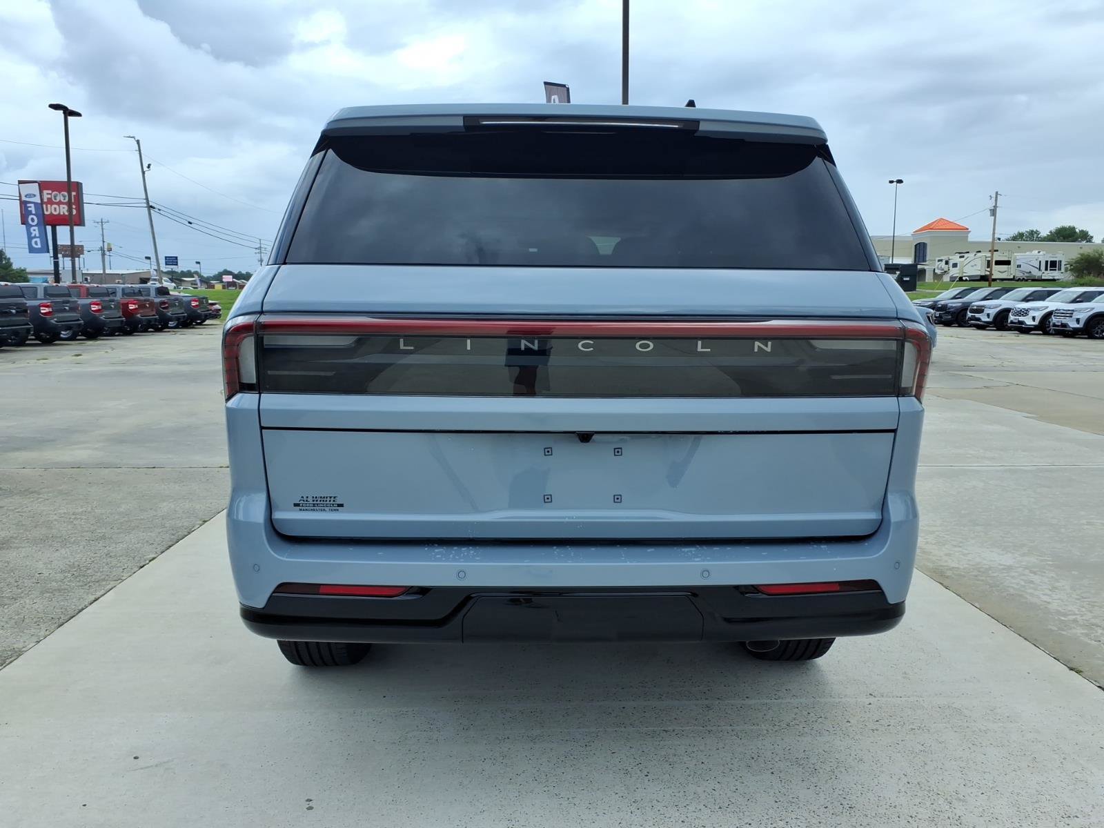 New 2027 Lincoln Navigator Reserve AWD/4WD image 4