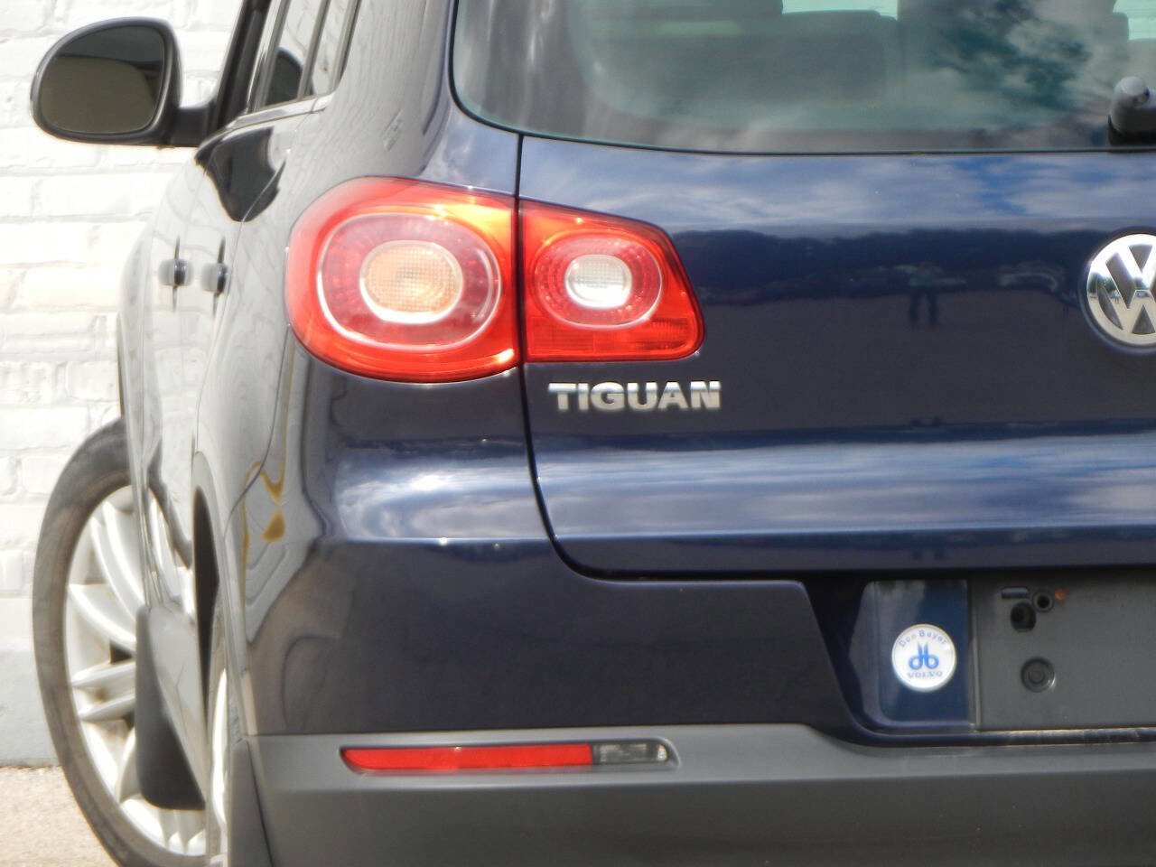 Used 2011 Volkswagen Tiguan SE