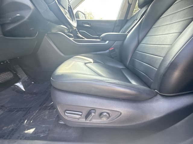 Used 2021 Toyota Highlander XLE image 12