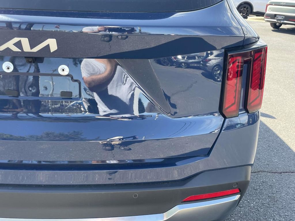 Certified 2025 Kia Sorento S w/ Panoramic Sunroof Package image 13