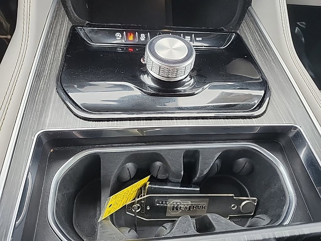 Used 2023 Jeep Wagoneer Series III w/ Preferred Equipment Group image 40